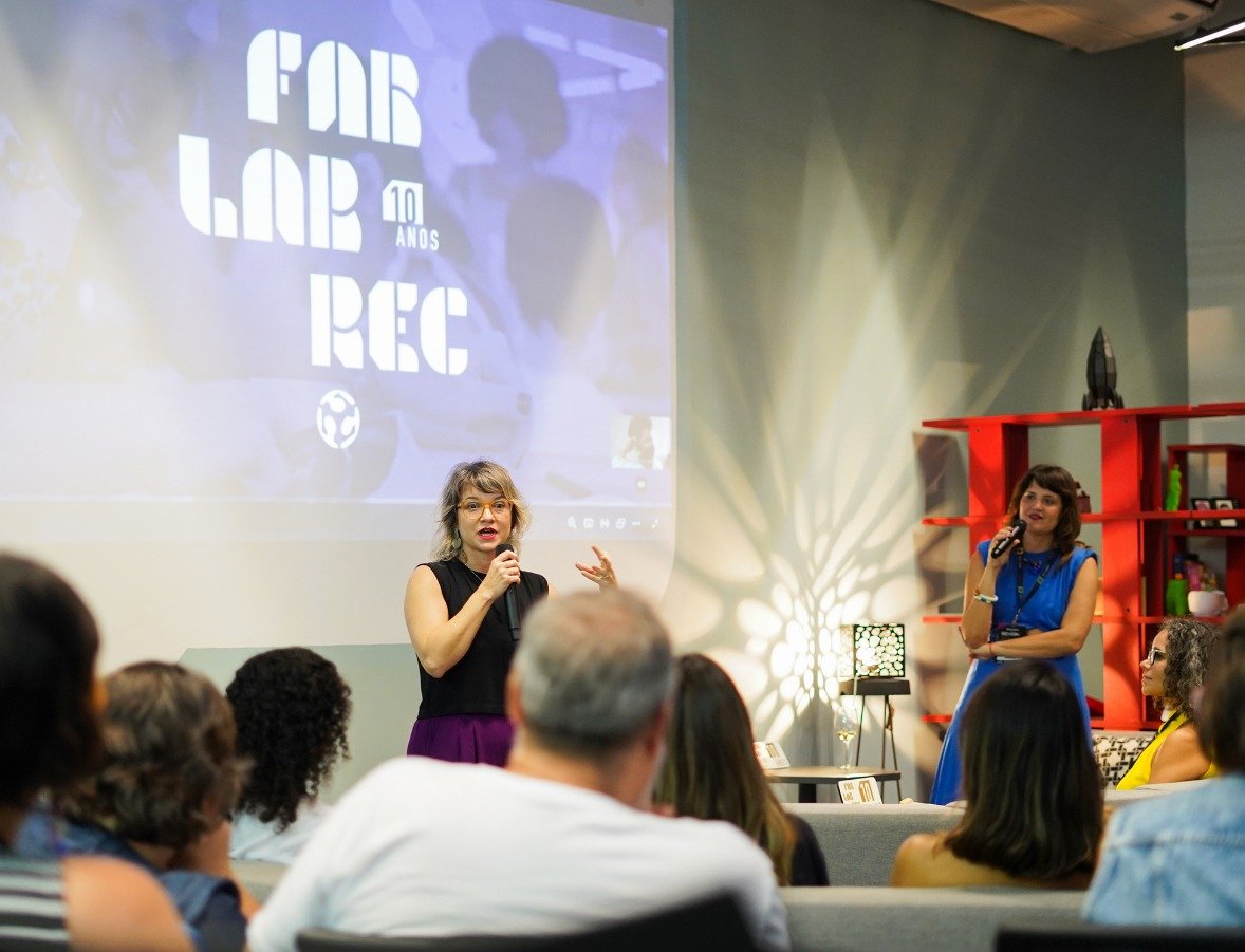 Fab Lab Rec conduzindo experiências formativas