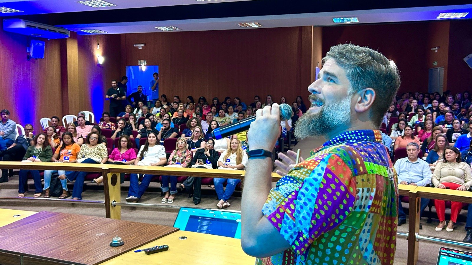 Educadores reunidos em jornada pedagógica